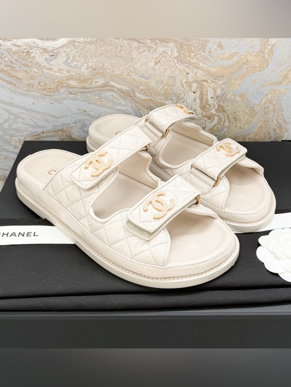 New! Chanel Dad CC Shiny Calfskin Pearl Quilted Slide Sandals - Picture 3 of 9